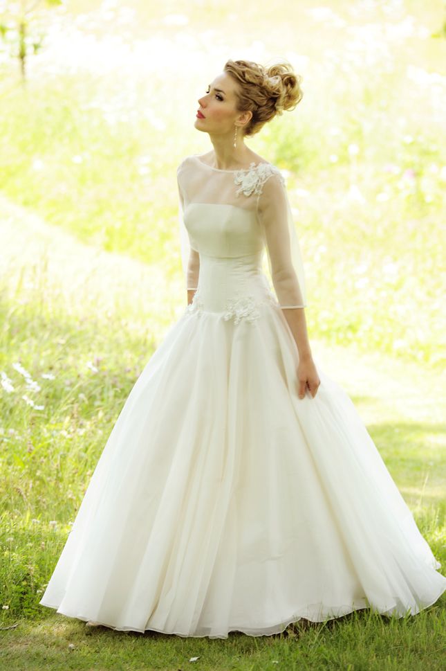Платье невесты с прозрачным верхом