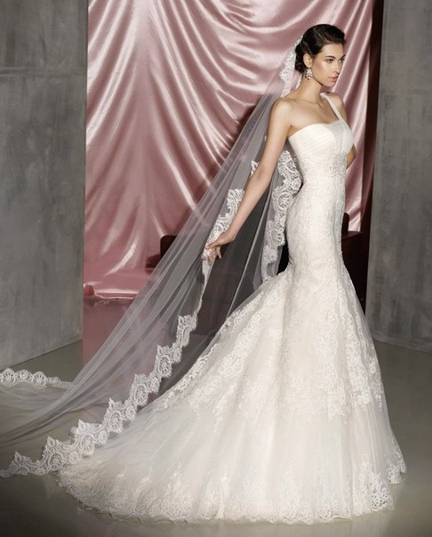 Платье невесты силуэта "русалка" с длинной фатой